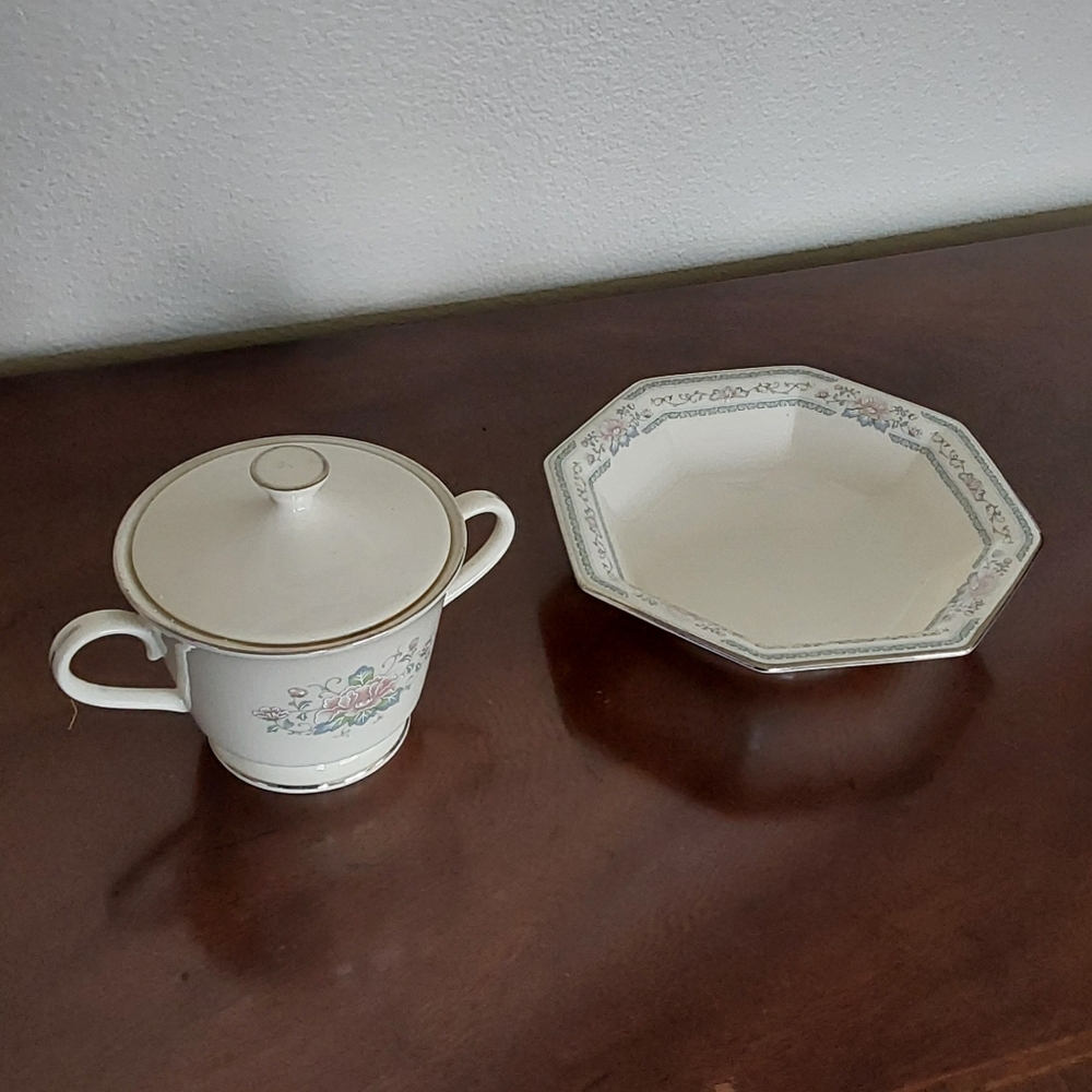 Lenox  Charleston Cream Floral Covered Sugar Bowl with‎ Octagonal Serving Bowl